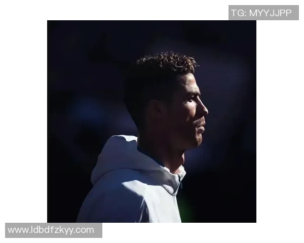 足球明星旅游风采尽显男士魅力的头像展示与分享